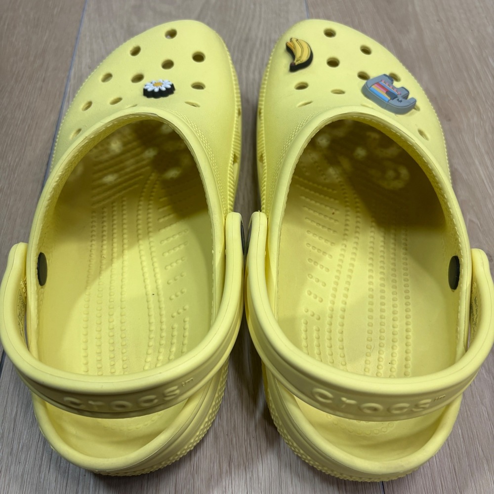 Crocs Classic Clog Lemon Yellow Mens 7 Womens 9 Jibbitz Charms 10001-7C1 - Picture 6 of 7